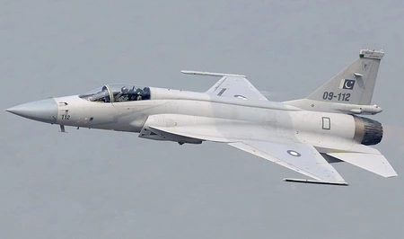 Азербайджан впервые показал многоцелевые истребители JF-17 на параде в Баку