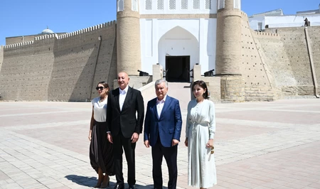 Президенты и первые леди Азербайджана и Узбекистана ознакомились с крепостью Арк в городе Бухара