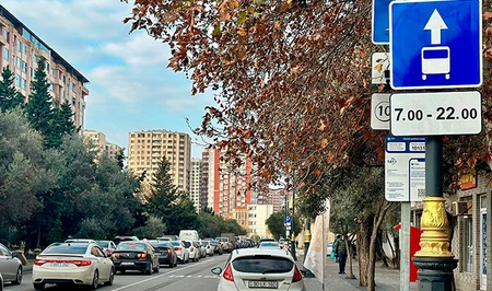 В Баку установлены новые дорожные знаки для автобусных полос