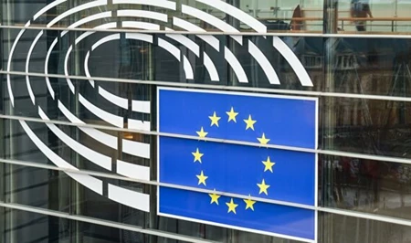 Европарламент поддержал полный запрет на импорт на российские газ, нефть и нефтепродукты