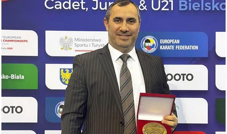 Главному тренеру сборной Азербайджана вручена памятная медаль чемпионата Европы