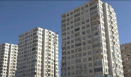 Восемь лет без права собственности: жители бакинского ЖК не могут получить купчие на свои квартиры