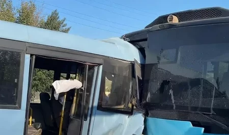 В Баку столкнулись два автобуса