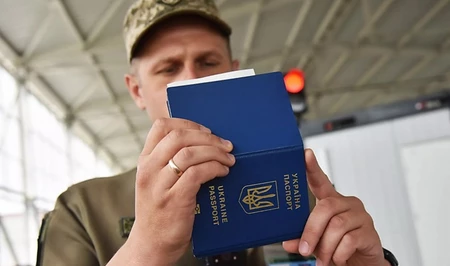 В Украине мужчинам от 18 до 22 лет разрешено беспрепятственно пересекать границу