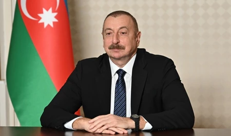 В соцсетях Президента Ильхама Алиева опубликованы кадры посещения мавзолея Исмаила Самани в Бухаре