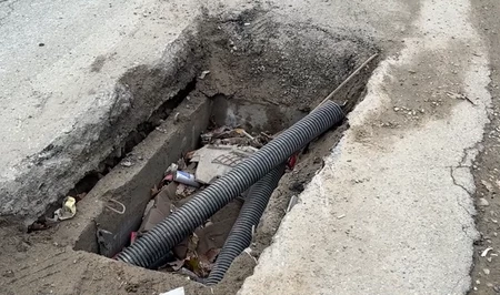 Жители поселка Новханы жалуются на опасный участок дороги