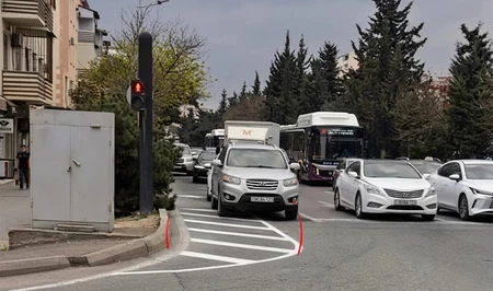Водители пожаловались на новую дорожную разметку в Баку