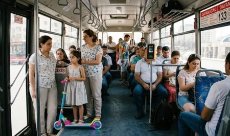 Конфликт в бакинском автобусе из-за детского самоката: BakuBus признал неправоту водителя
