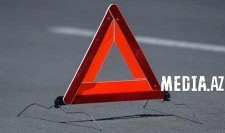 В Баку столкнулись Mercedes и Prius