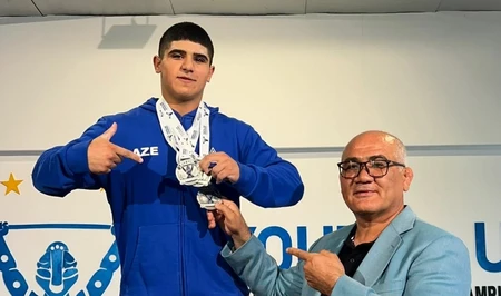 Азербайджанский тяжелоатлет выиграл три серебряные медали на Евро