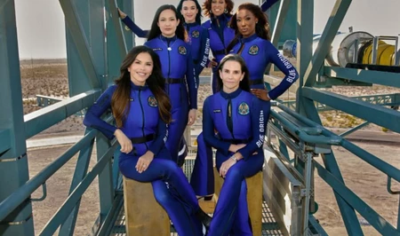 Капсула Blue Origin совершила первый туристический полет с женским экипажем