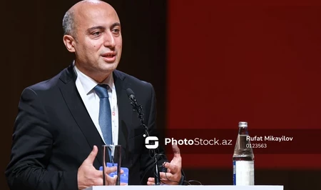 «Труд учителя заслуживает глубокого уважения»: Эмин Амруллаев поздравил учителей