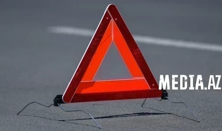 В Шамкире водитель цементовоза уснул за рулем и врезался в бетонное ограждение
