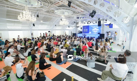 Йога, медитация и саморазвитие: в Баку проходит второй день фестиваля Nine Senses Fest 2026
