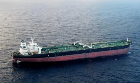 Танкер Sanmar Herald с иракской нефтью прибыл в индийский порт после повреждений в Ормузском проливе