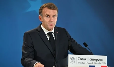Президент Франции впервые за месяц протестов встретится с представителями школьников