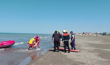 Спасение утопающих и первая помощь: МЧС провело учения на побережье Каспия в Сумгайыте