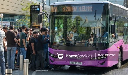 Давка в автобусах Баку: кто несет ответственность за переполненный транспорт?