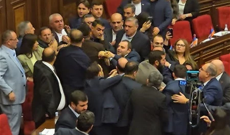 В парламенте Армении произошла потасовка между депутатами