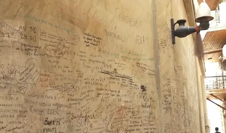 В «Ичеришехер» прокомментировали надписи на историческом здании