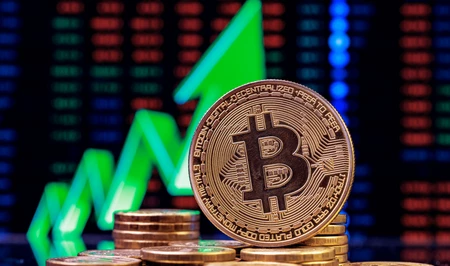 Стоимость биткойна впервые с начала июня поднялась выше 71000 долларов