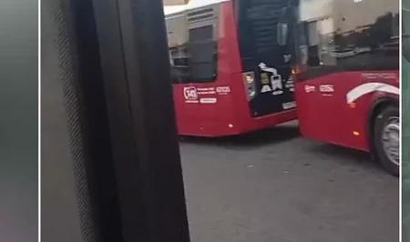 Опасная поездка в Баку: автобус двигался с открытой дверью
