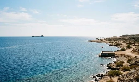 Контраст судоходства: активность в Баб-эль-Мандебе и затишье в Ормузском проливе