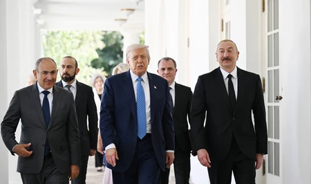 Дональд Трамп опубликовал видео со встречи с Ильхамом Алиевым и Николом Пашиняном в Вашингтоне