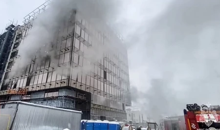 Число жертв пожара в строящемся здании в Москве возросло до восьми