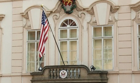 Посольство США в Баку приостановило работу