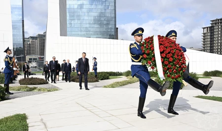 Премьер-министр Таджикистана посетил парк Победы в Баку