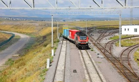 Пропускная способность железной дороги Баку - Тбилиси - Карс достигает 5 млн тонн грузов в год