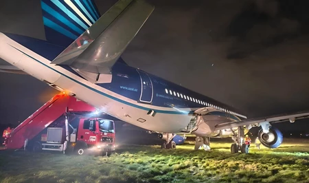 Пассажиры аварийного рейса Санкт-Петербург - Баку достигли пункта назначения