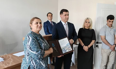Очередная группа переселенцев прибыла в город Кяльбаджар, им вручены ключи от квартир