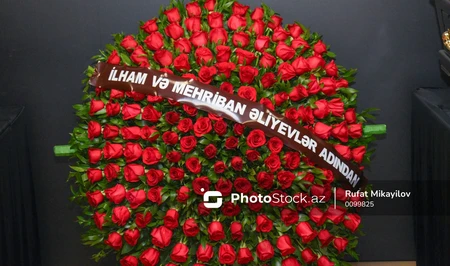 От имени Ильхама Алиева и Мехрибан Алиевой отправлен венок на церемонию прощания с экипажем AZAL