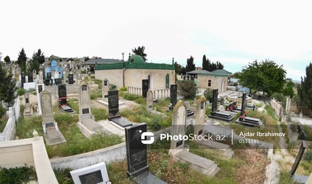 В Баку совершена кража с могилы известного журналиста