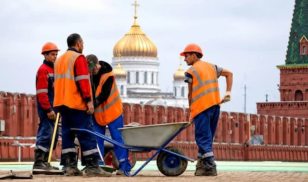 В России введены новые правила для мигрантов: в каких случаях возможна высылка из страны?