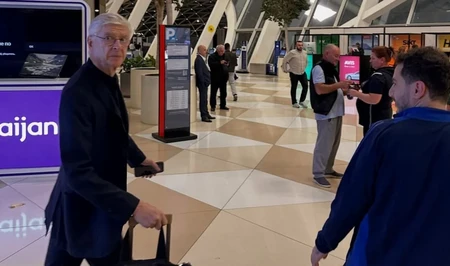 Бывший тренер «Арсенала» приехал в столицу Азербайджана на турнир FIFA