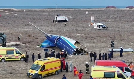 Данные черных ящиков самолета AZAL полностью расшифрованы, копии переданы азербайджанской стороне