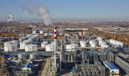 В Тюменской области РФ беспилотник атаковал нефтеперерабатывающий завод, начался пожар