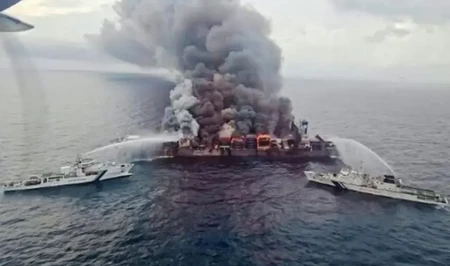 Капитан судна: часть экипажа в панике прыгнула в Азовское море при атаке дронов