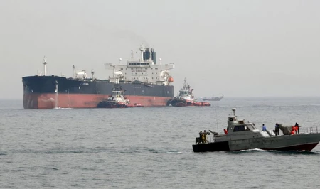 Американские военные задержали танкер с иранской нефтью в зоне ответственности в Индийском океане