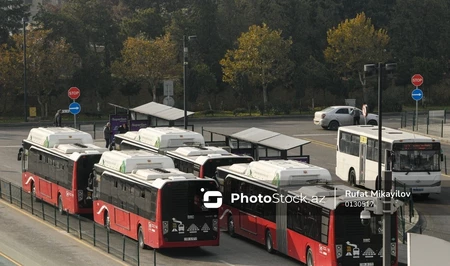 Жители Масазыра жалуются на проблемы с автобусами: переполненность и грубость водителей