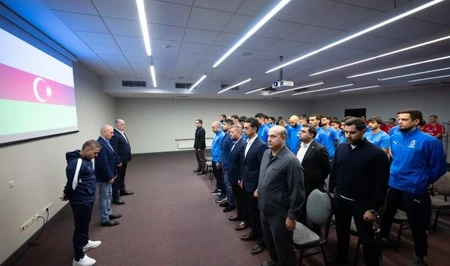 Сборная Азербайджана почтила память шехидов в Каунасе