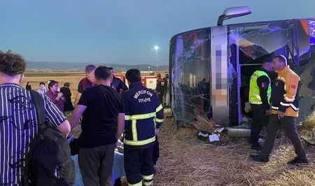 В Турции перевернулся двухэтажный автобус - десятки пострадавших