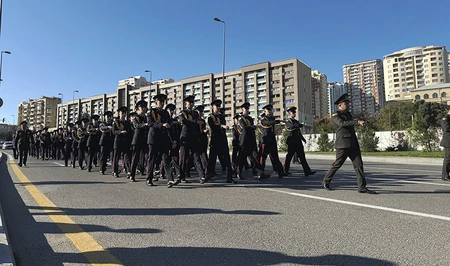 В День Победы организованы шествия в сопровождении военных оркестров