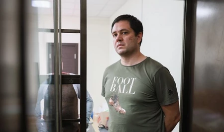 Суд продлил домашний арест главреду Baza: Трифонов останется под ограничениями до зимы
