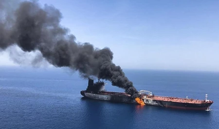 КСИР заявил о взрыве двух нефтяных танкеров у Ормузского пролива — CENTCOM опроверг