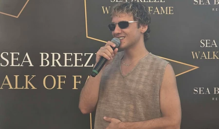 Турецкий певец Эдис Гергюлю получил именную звезду на Sea Breeze Walk of Fame