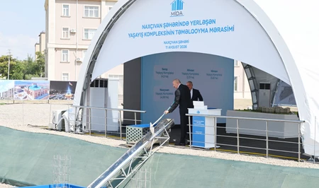 Президент Ильхам Алиев заложил фундамент комплекса социальных домов
